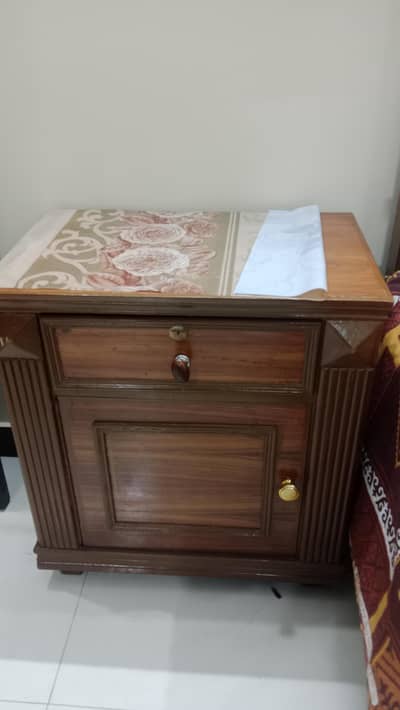 Bed set complete condition 9/10 just 1 month use near and clear