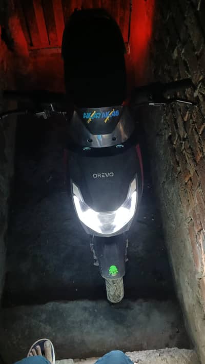 OREVO BLIZZARD 2.0 Electric Scooter - Lithium Battery (1 Month Old)