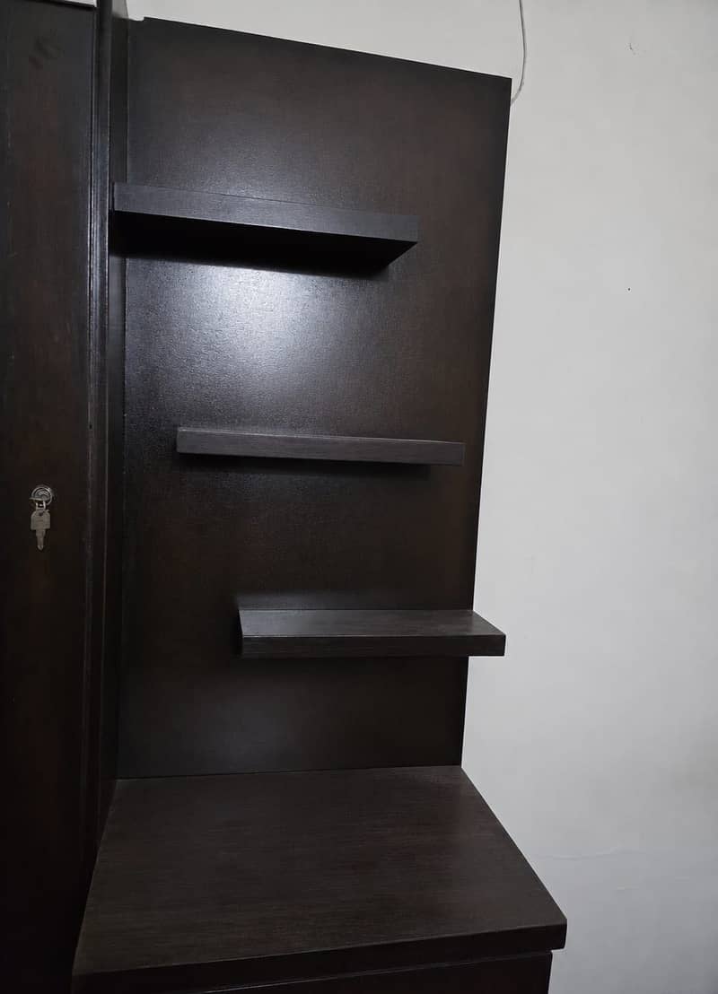 Dressing table 0