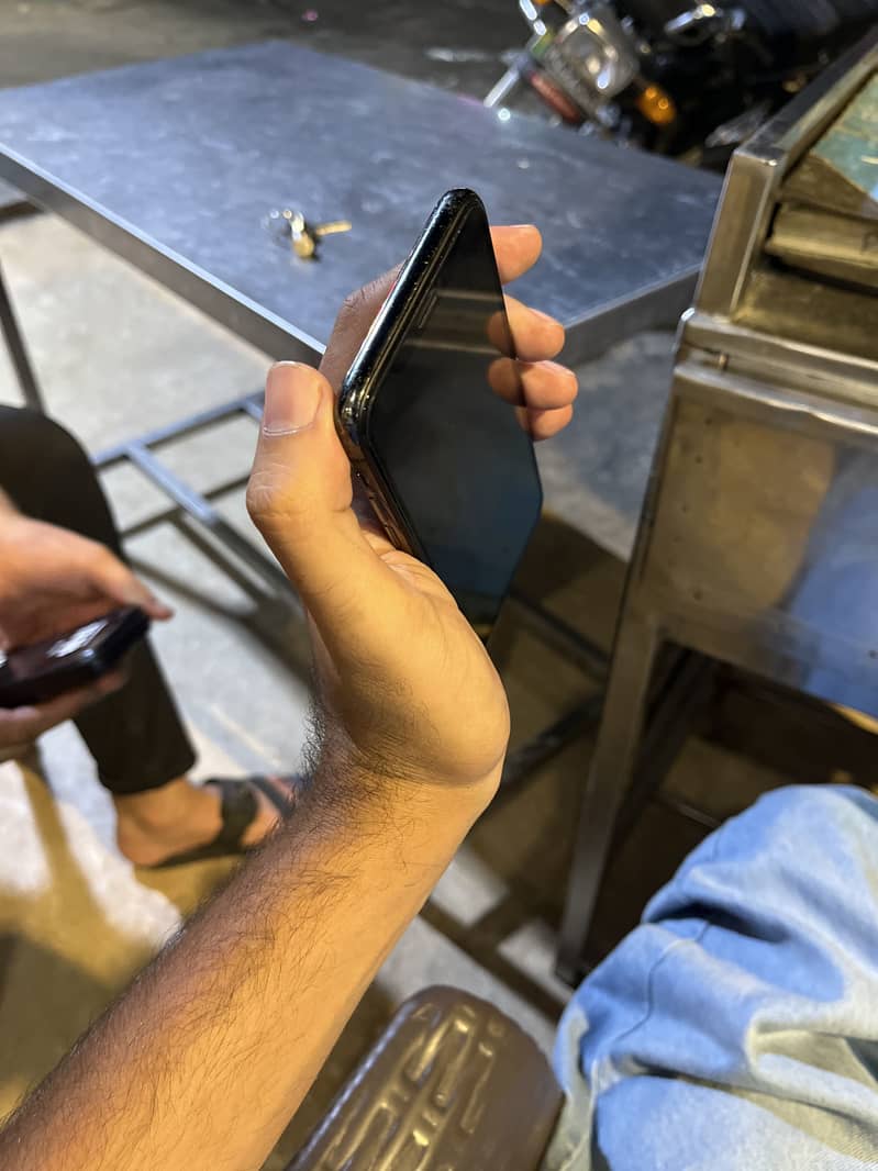 Apple iPhone X 3