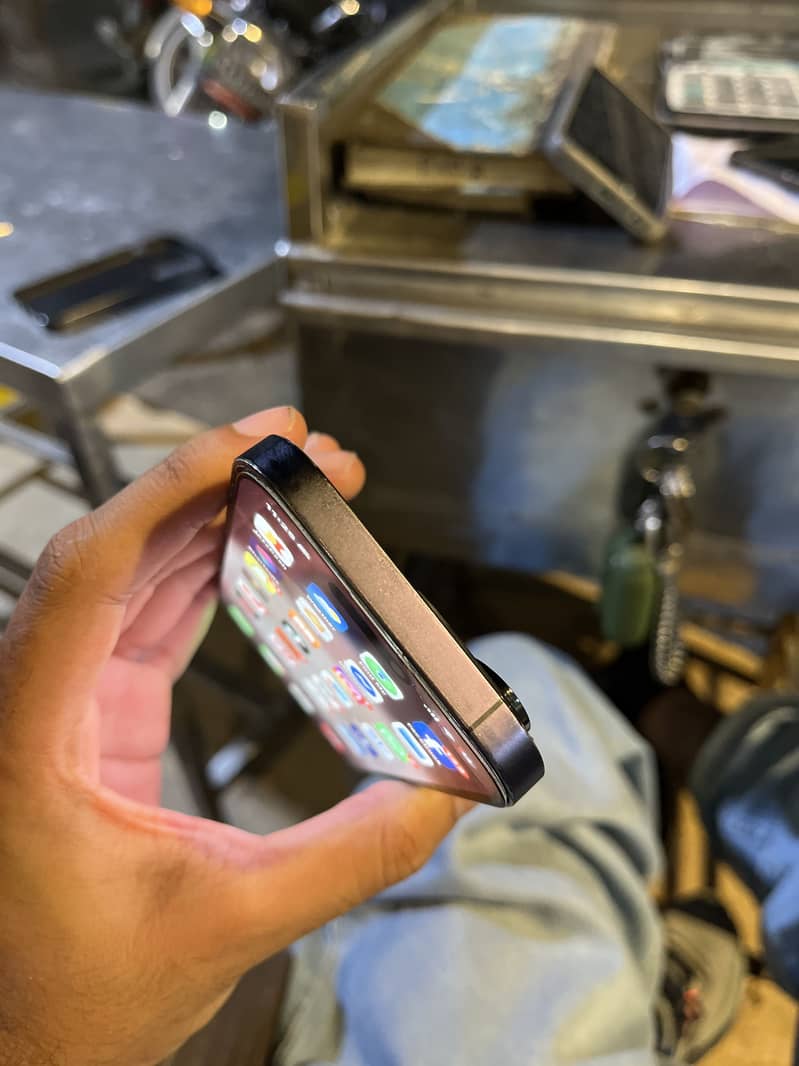 Apple iPhone 14 Pro 2