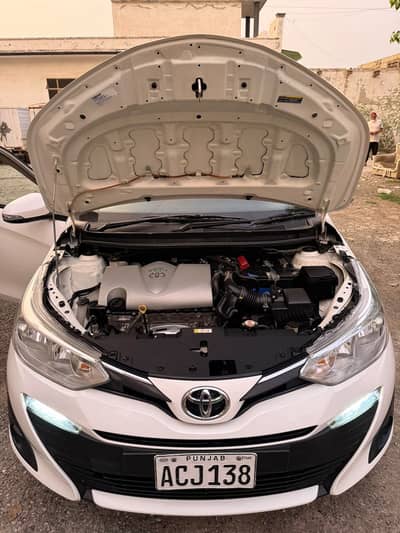 Toyota Yaris ativ x 1.5 21 model