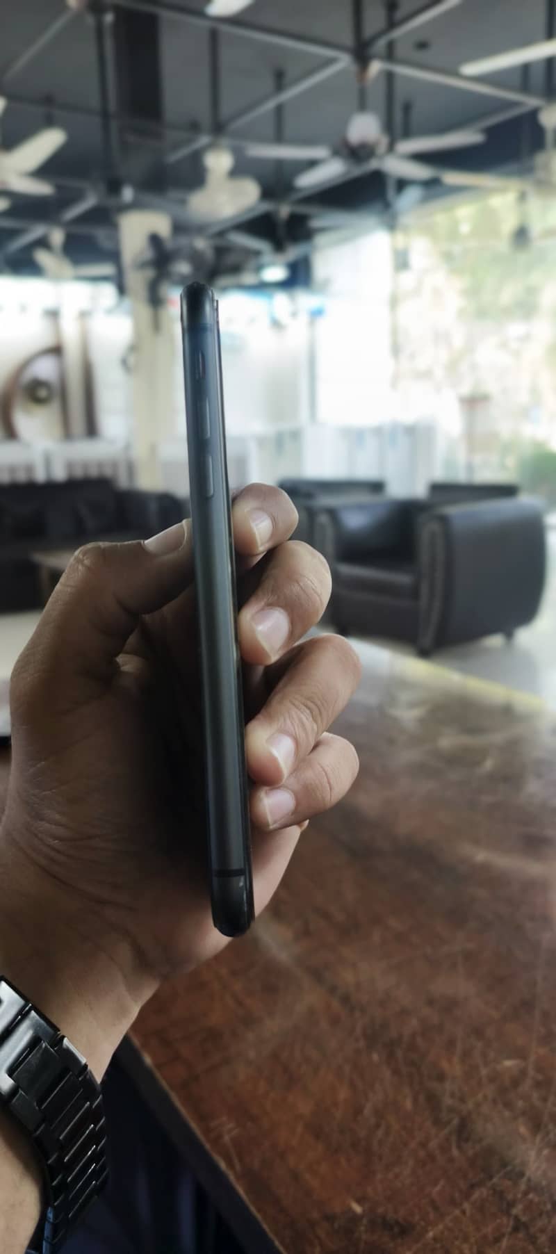 Apple iPhone 11 4
