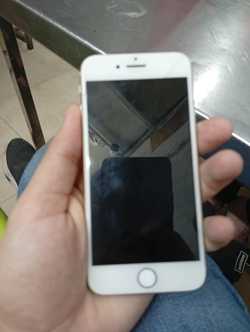 Apple iPhone 8 1