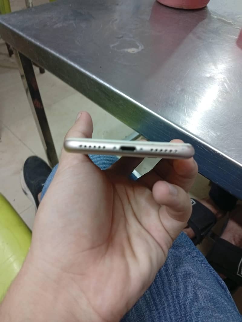 Apple iPhone 8 3