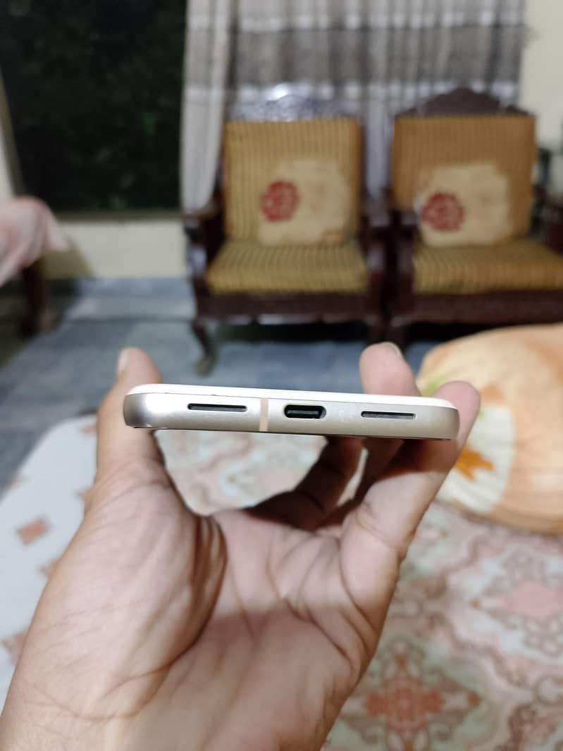 Google Pixel 8 4