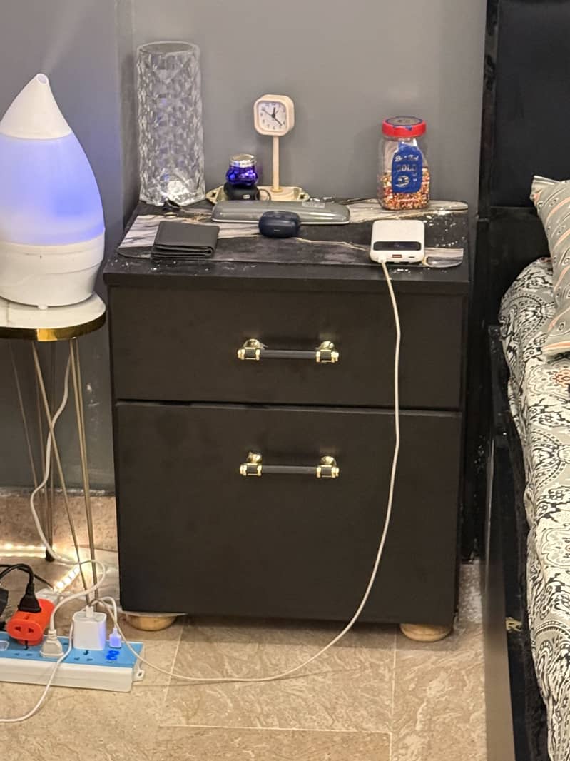 King size bed 1