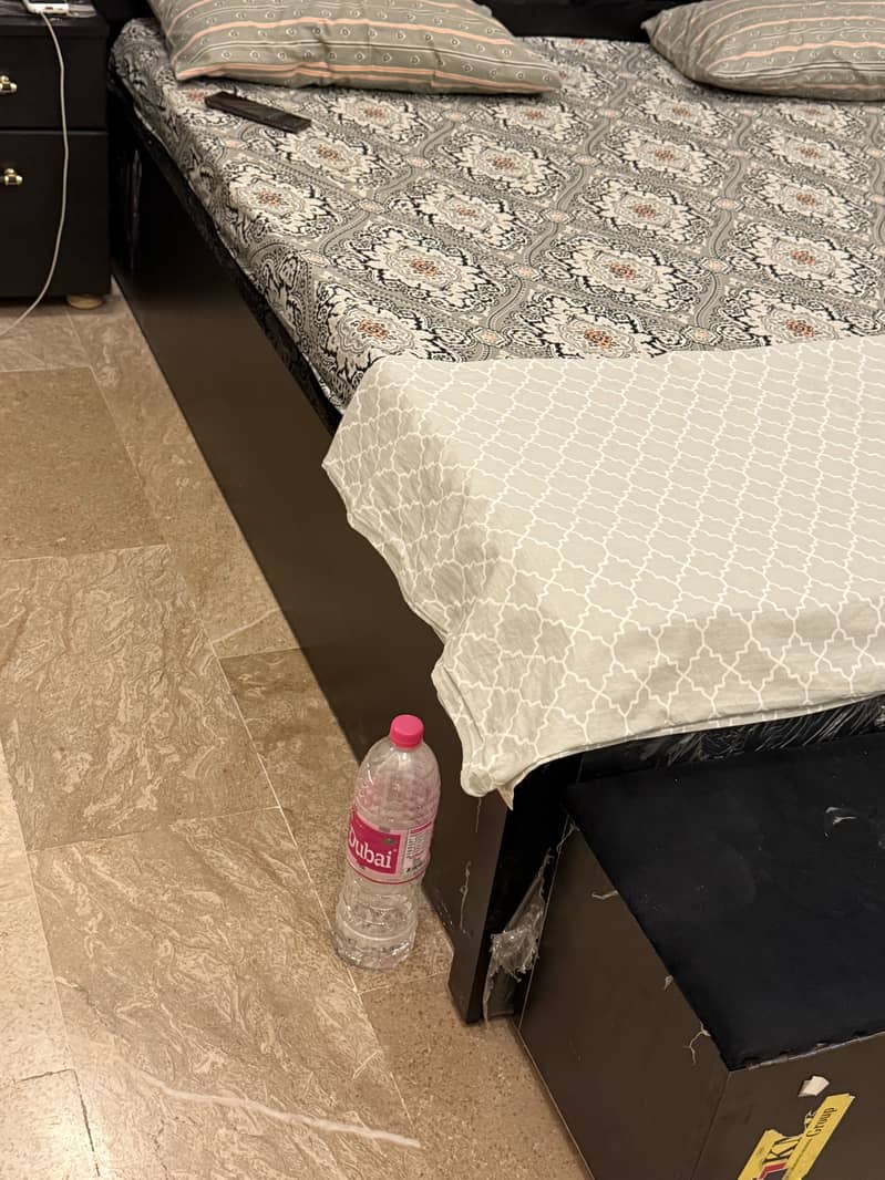 King size bed 2
