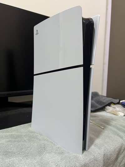 Selling my ps5 slim disc edition 1tb amazing condition