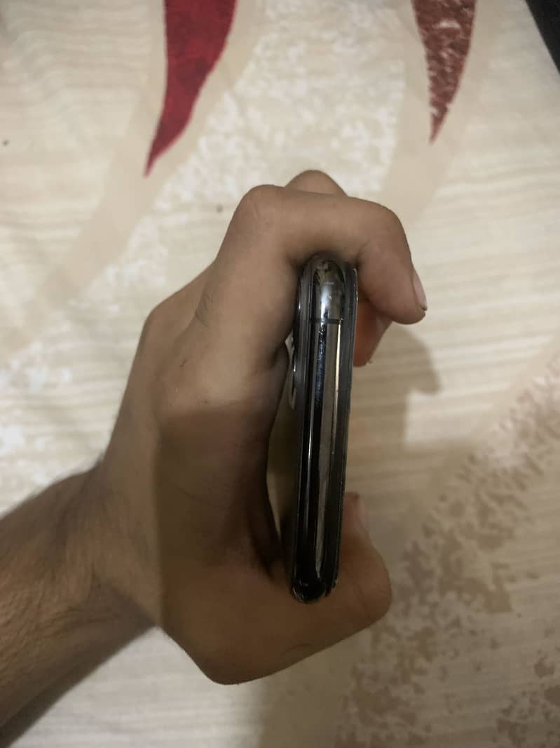 iPhone 11 Pro  1