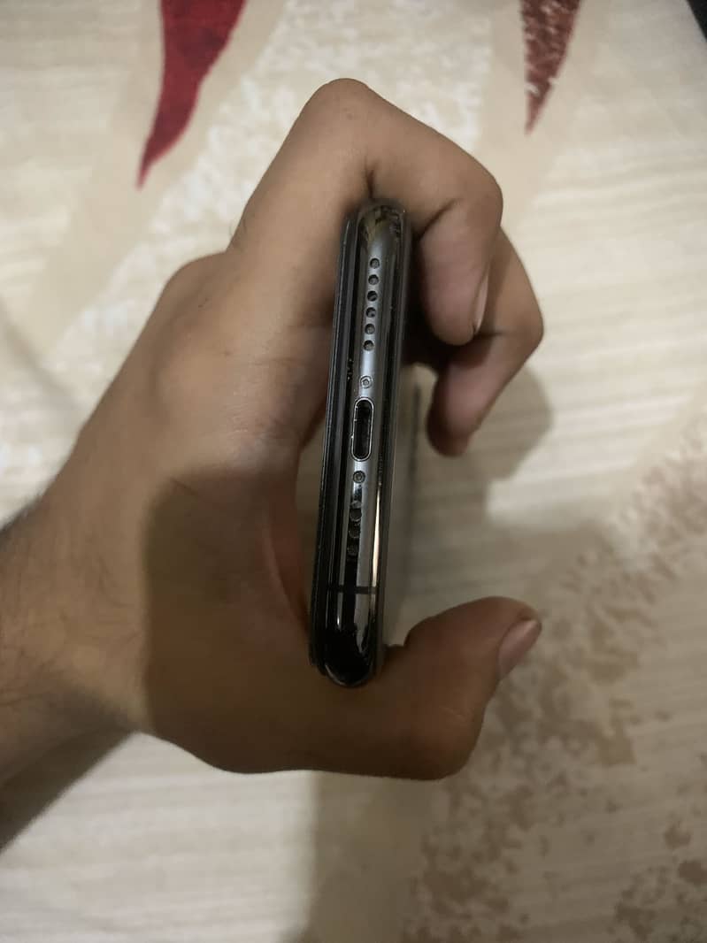 iPhone 11 Pro  6