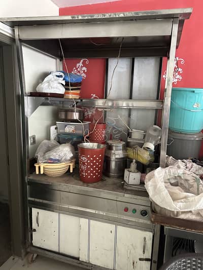 fryer attached hai only gas pr chlta hai 6 litre