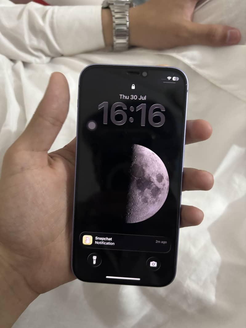 Apple iPhone 12 4