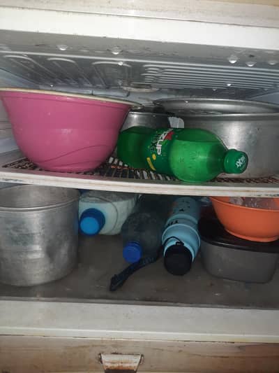 PEL Refrigerator use condition original gas hai abi tak