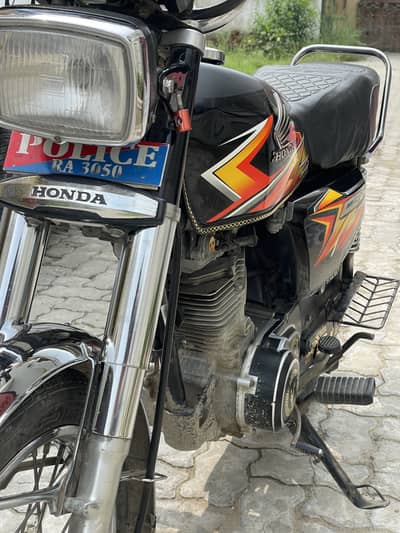 Honda 125 21 model.  All ok.  Proper working. Grari s