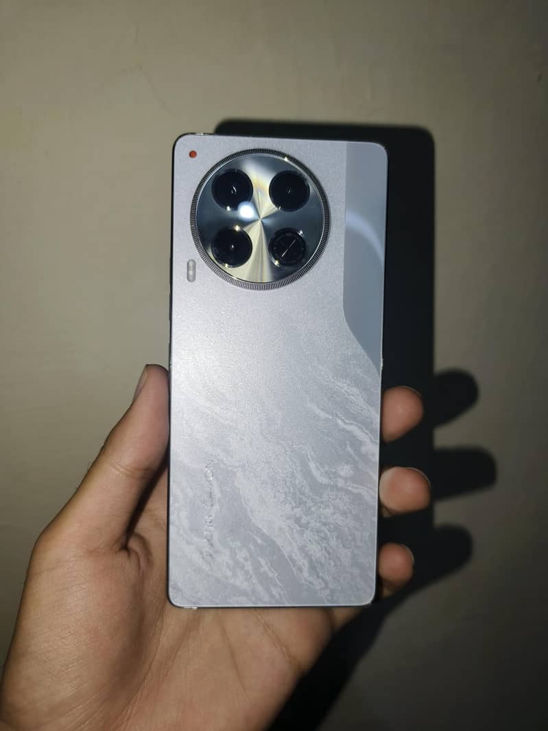 Tecno CAMON 30 0