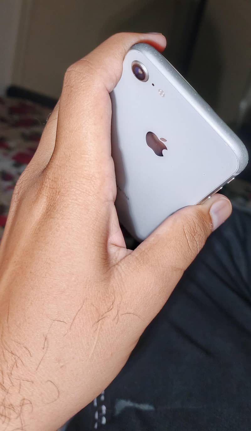 Apple iPhone 8 1