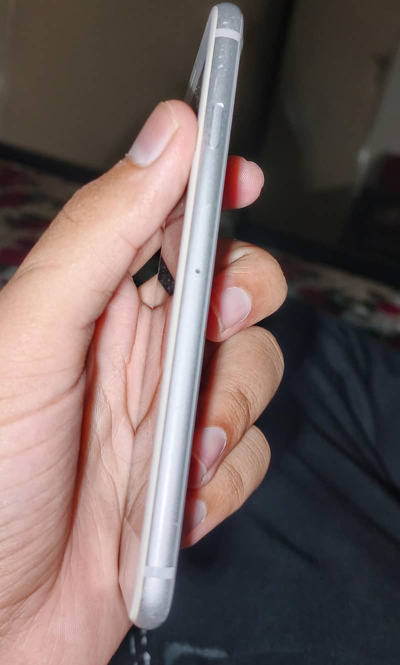 Apple iPhone 8 5