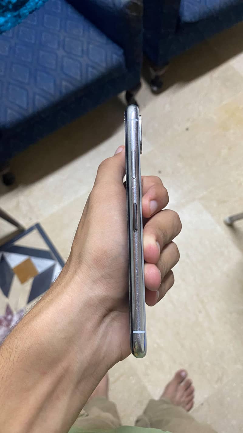 Apple iPhone X 5