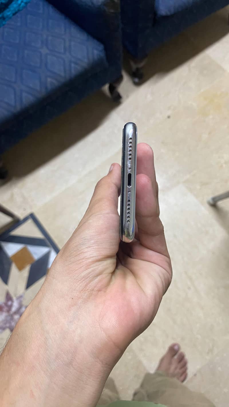 Apple iPhone X 6