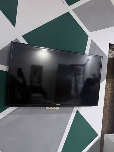 Samsung 40 in LED TV with remote