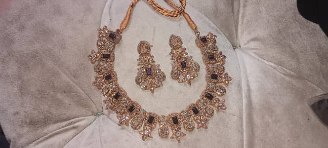 Jewelrey set good in condition