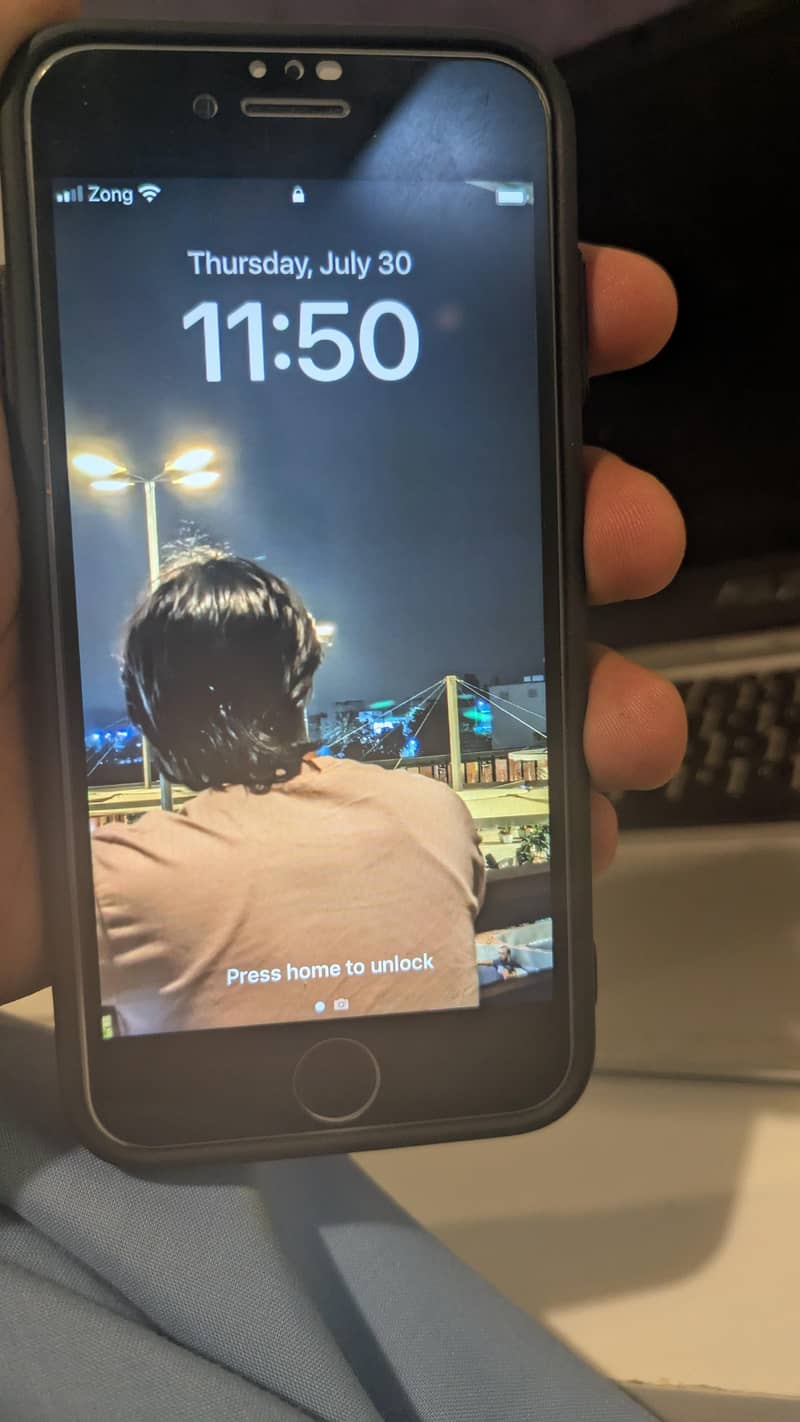 Apple iPhone 8 0