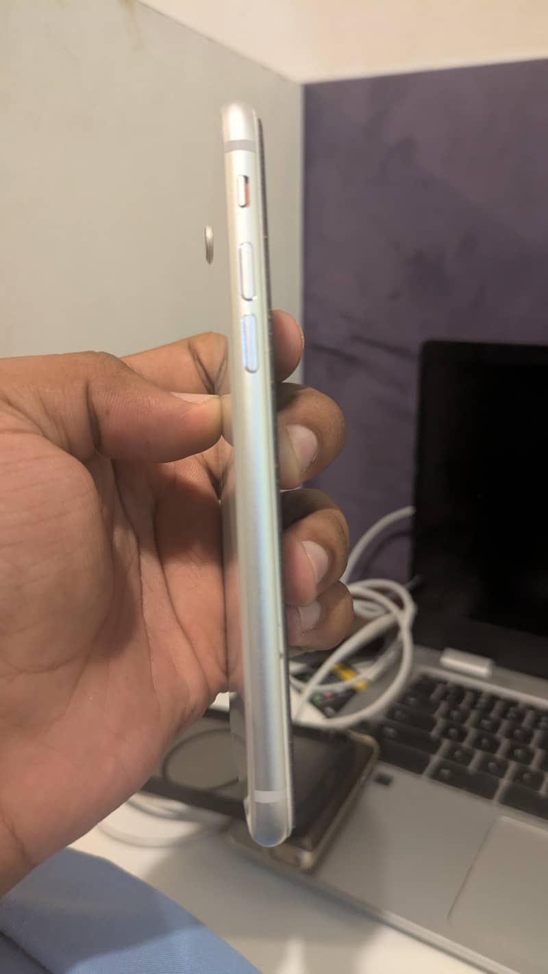 Apple iPhone 8 3