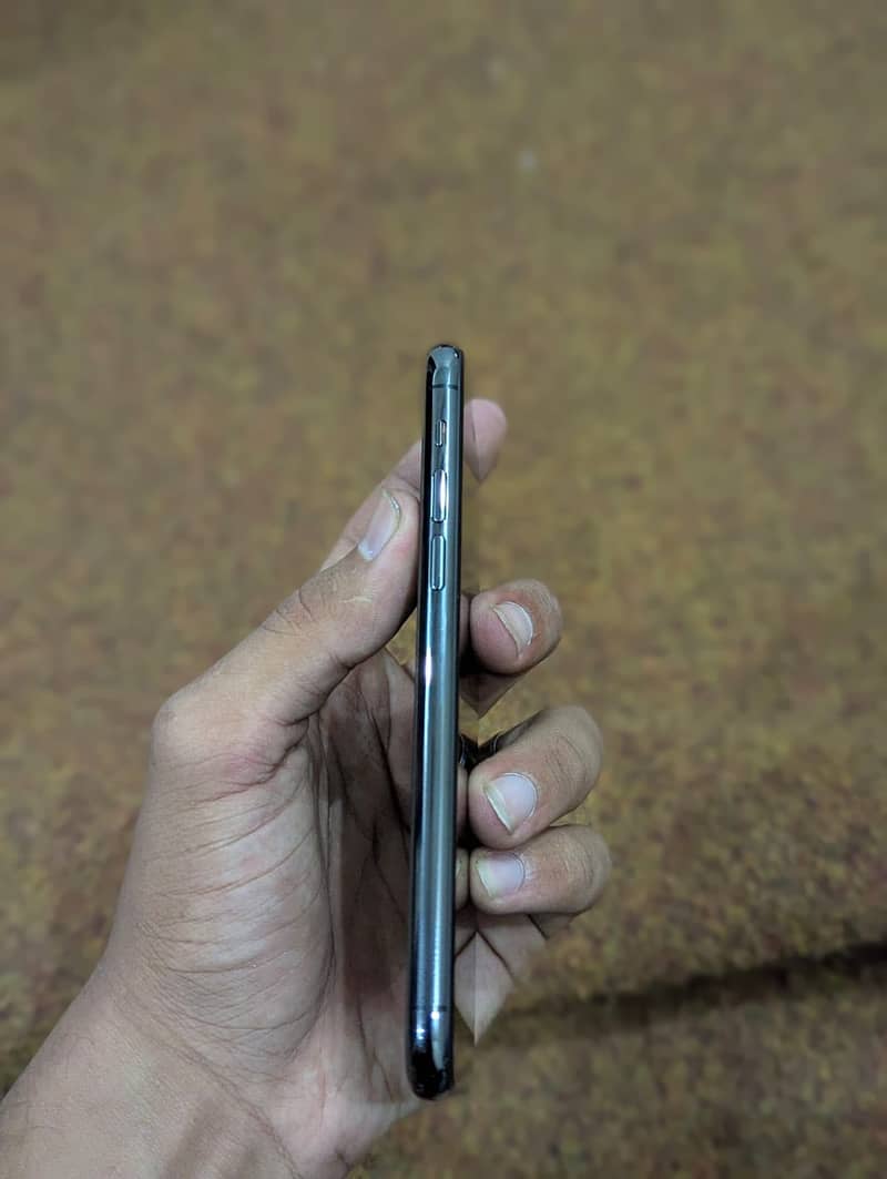 Apple iPhone 11 Pro 3