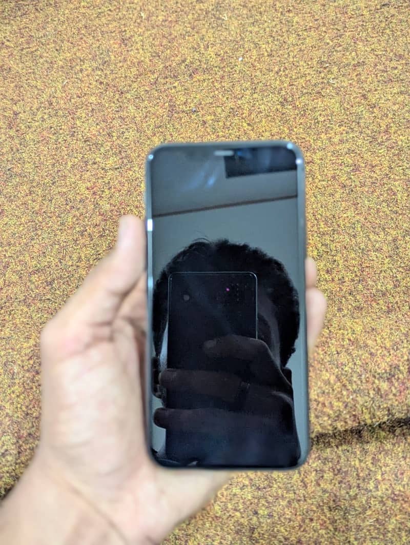 Apple iPhone 11 Pro 4