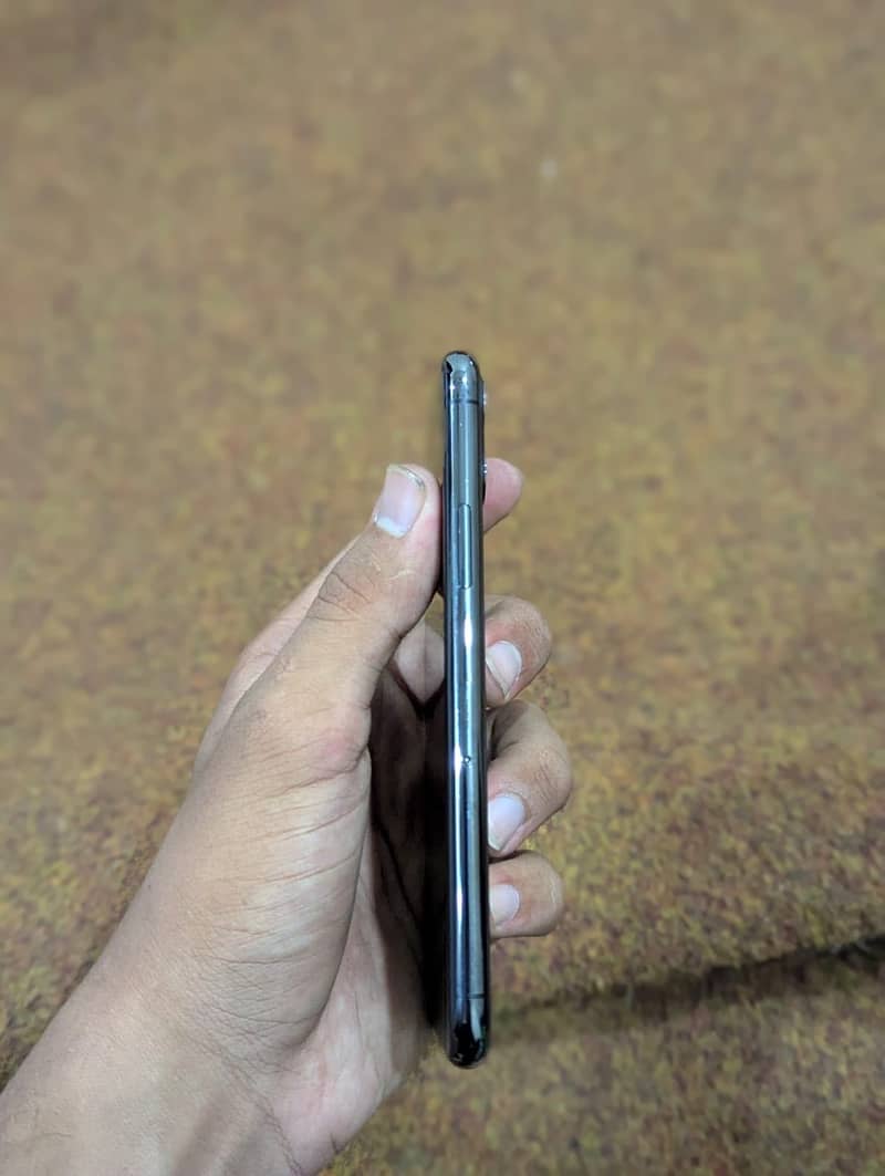 Apple iPhone 11 Pro 8
