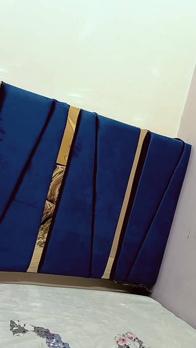 single Valvet Bed
