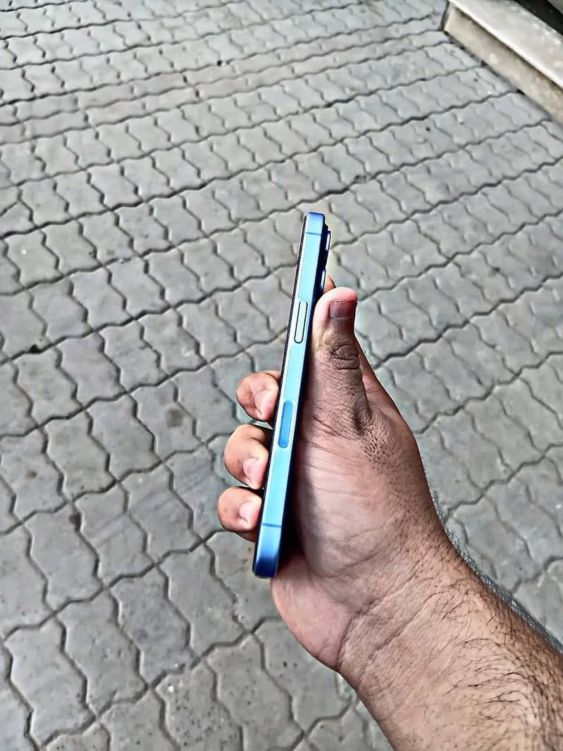 Apple iPhone 16 0