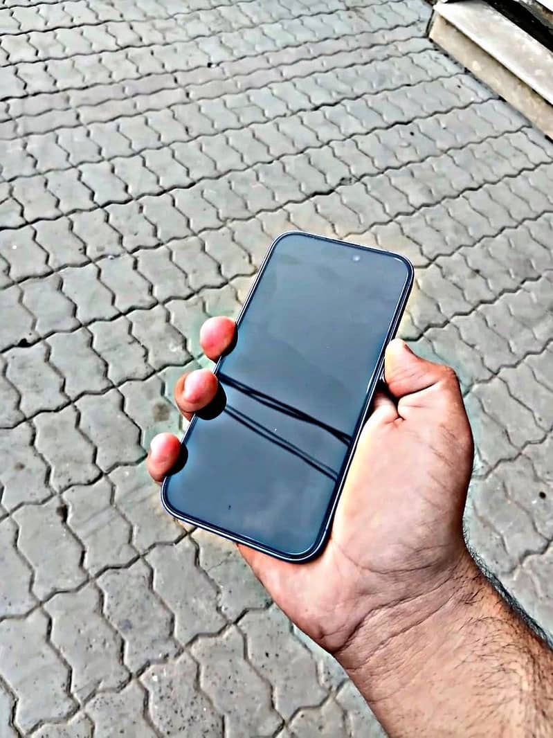 Apple iPhone 16 1