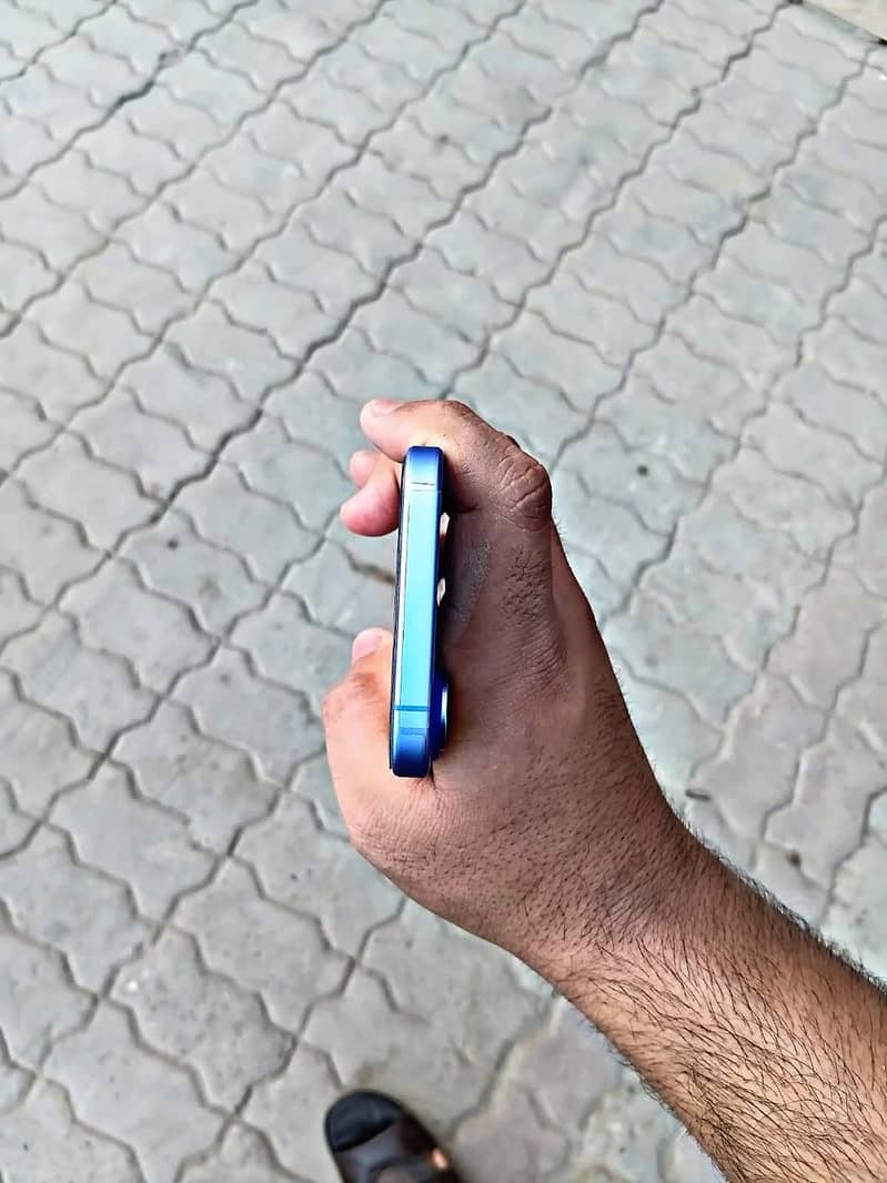 Apple iPhone 16 2