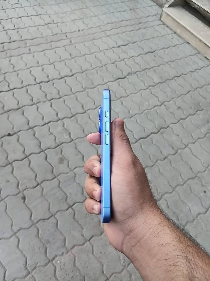Apple iPhone 16 3