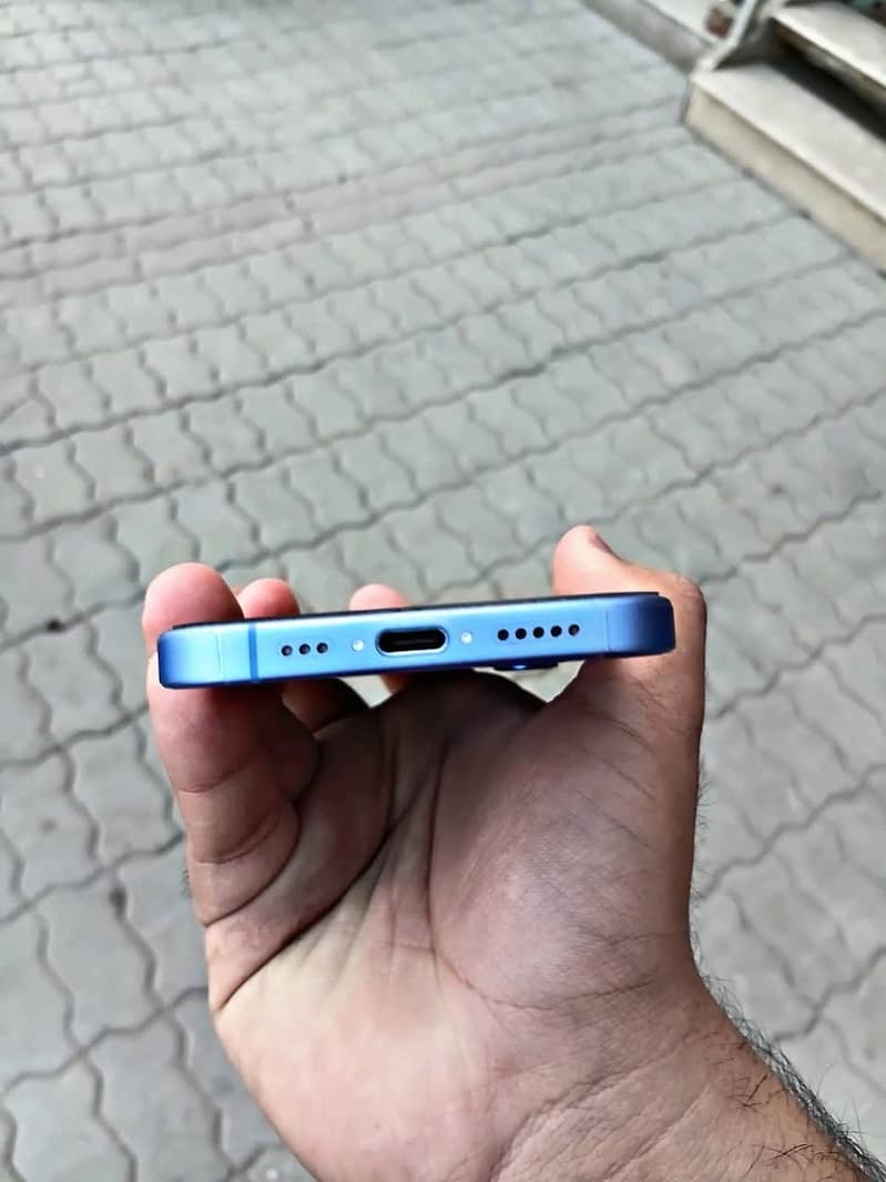 Apple iPhone 16 4