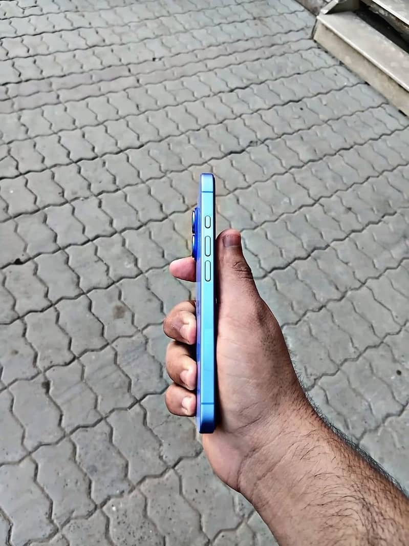 Apple iPhone 16 5