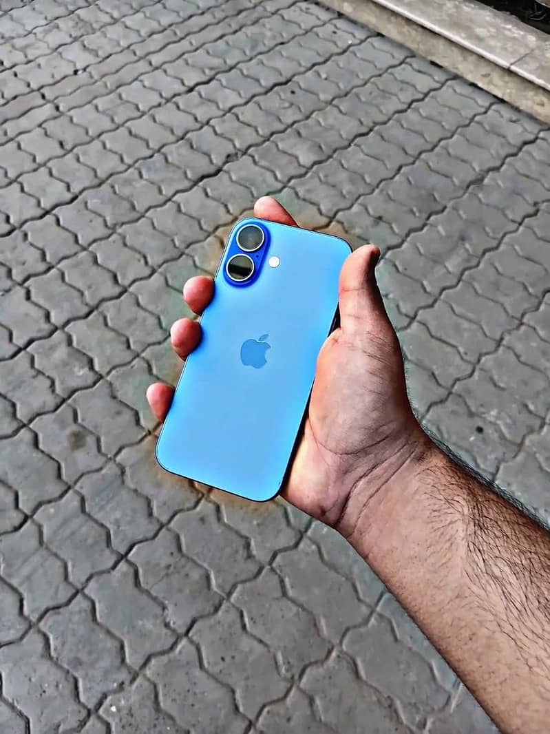 Apple iPhone 16 6