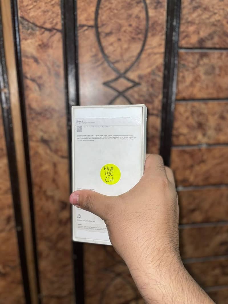 Apple iPhone 16 8