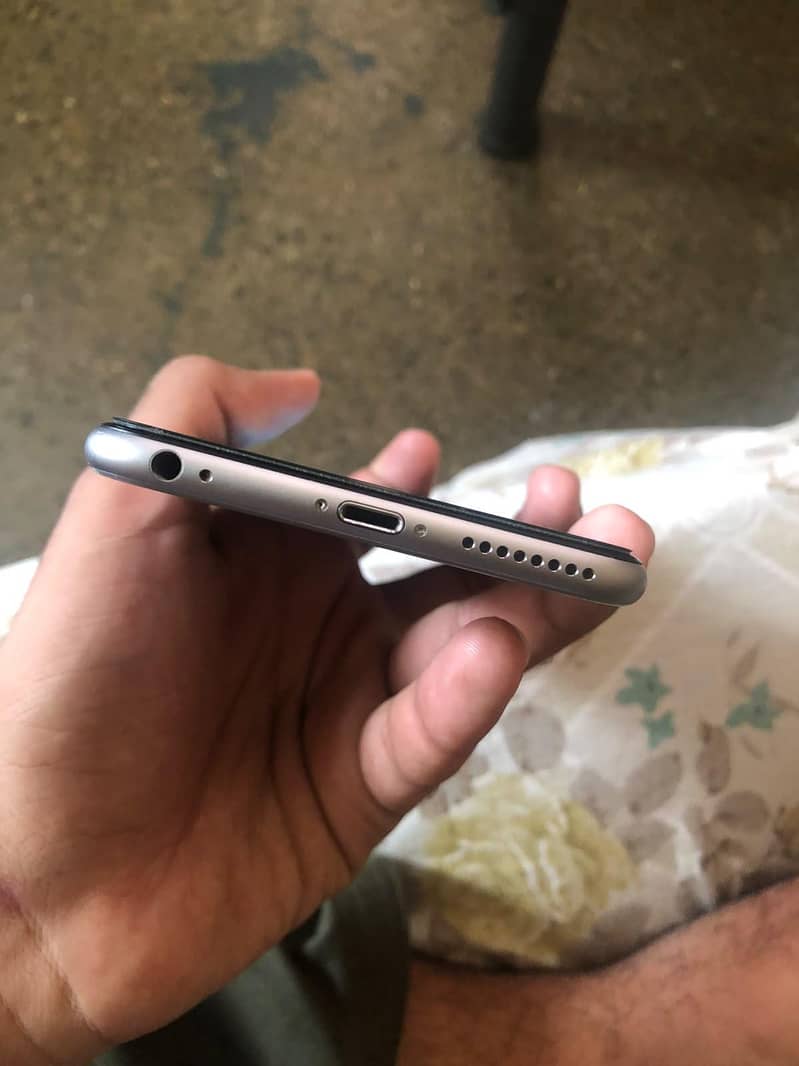 Apple iPhone 6 Plus 0