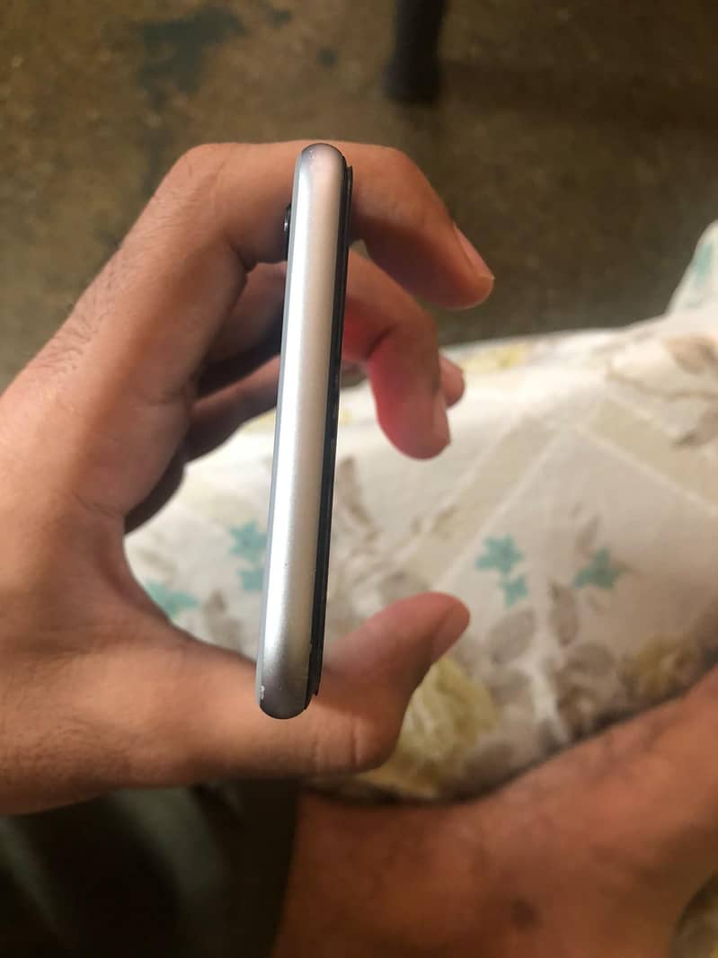 Apple iPhone 6 Plus 9
