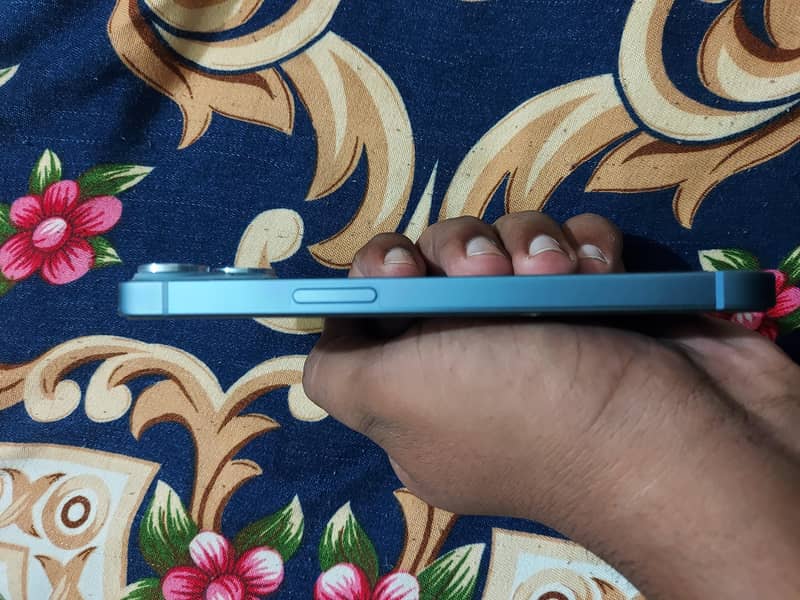 Apple iPhone 14 3