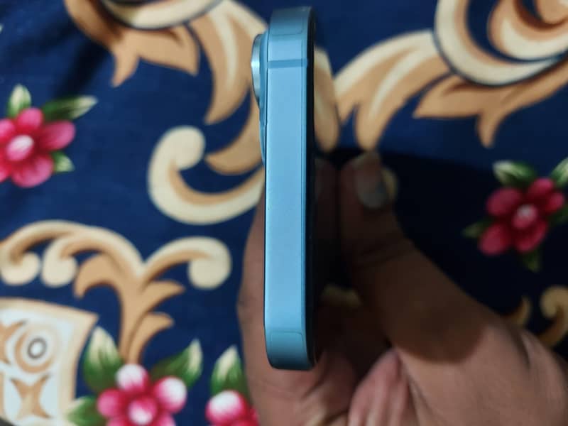 Apple iPhone 14 4
