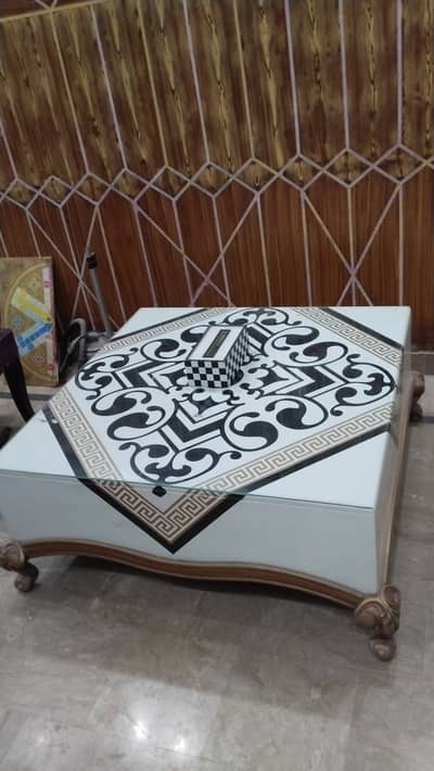 One table 2 chairs 7 doos