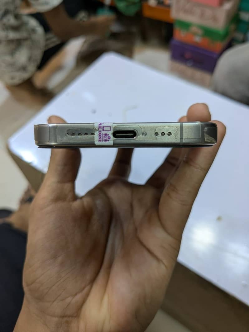 Apple iPhone 15 Pro 2