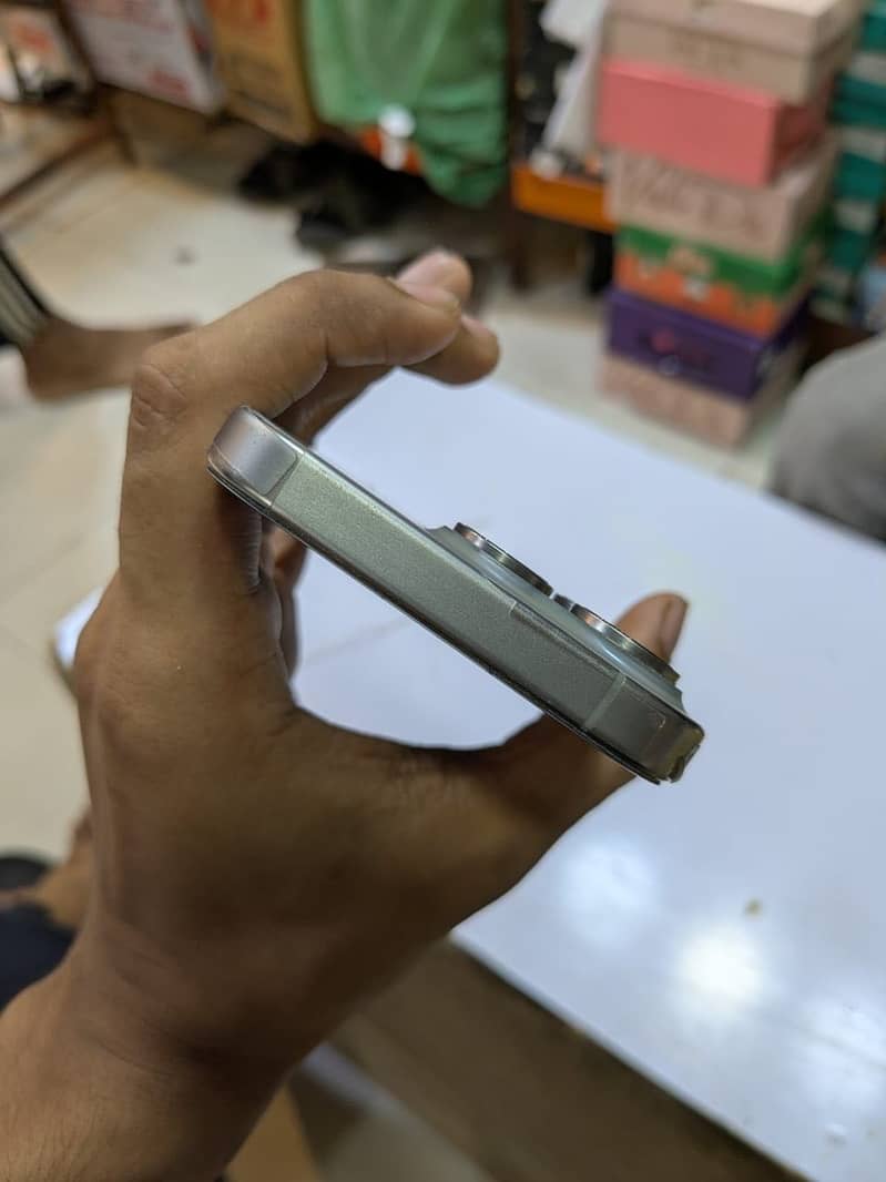 Apple iPhone 15 Pro 3