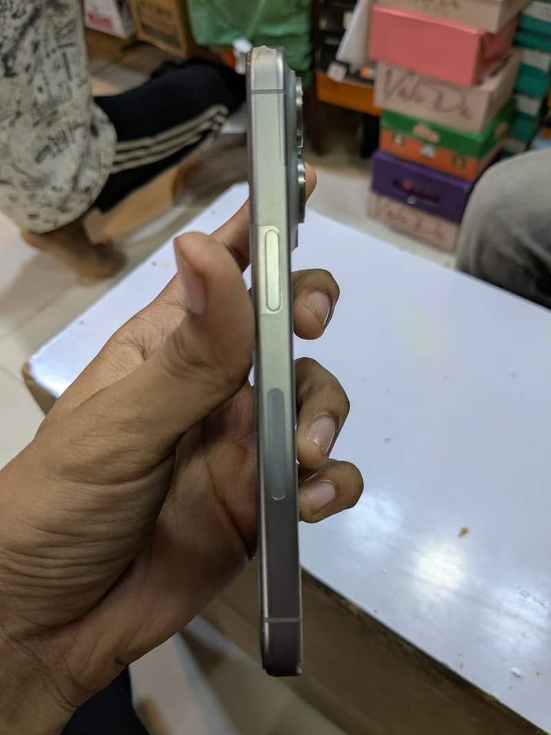 Apple iPhone 15 Pro 4