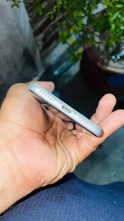 Apple iPhone SE