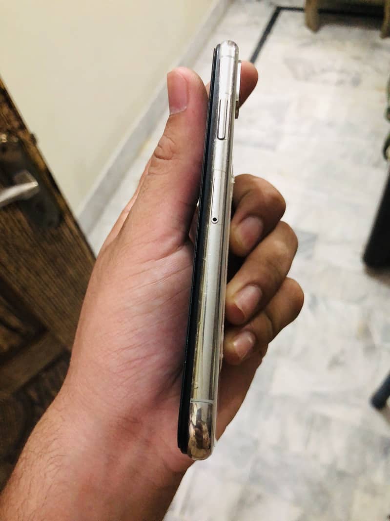 Apple iPhone X 3